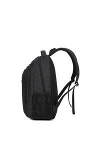 Zaino nero con diversi scomparti con zip, spallacci imbottiti e una tasca laterale in rete. Realizzato in tessuto resistente con un design strutturato.