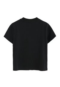 Camiseta negra de manga corta, material de algodón, cuello redondo, corte holgado, diseño liso, sin patrones ni acentos visibles, vista trasera.
