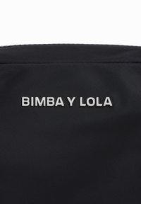 Bimba Y Lola Rankinė per petį - black