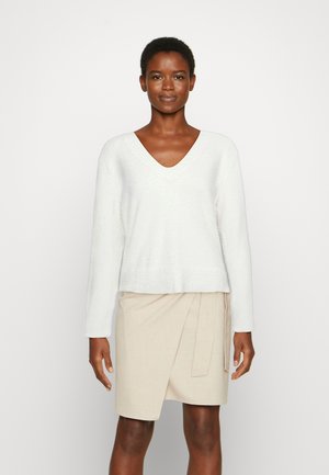 EYELASH VNECK - Strikkegenser - snow day