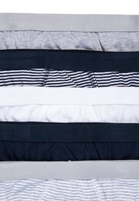 Vyrų apatinio trikotažo kolekcija įvairių spalvų: pilkos, tamsiai mėlynos ir baltos, su dryžuotais ir vientisais raštais; minkšta medvilnė ir elastingi juosmenys.