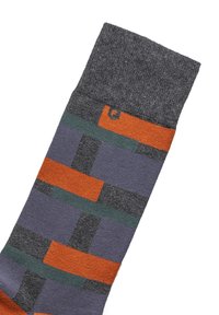 Stricksocken mit einem grauen Grundton und einem Muster aus orangen, grünen und lila Rechtecken. Weiche Textur und gerippter Bund am oberen Ende.