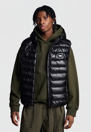 Bershka, ULTRALIGHT QUILTED - GILET - Smanicato - black
