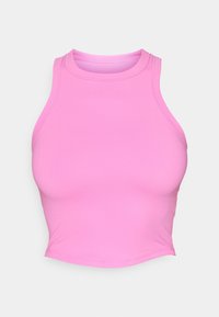 Crop top rose sans manches avec col rond haut et silhouette ajustée sur fond clair uni.