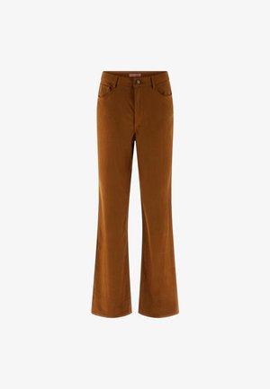 Pantaloni din catifea cu flanț, de culoare maro, cu o textură netedă, având un sistem de închidere cu buton frontal, pasanti pentru curea și două buzunare frontale.