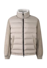 Lysebeige jakke med dunfyld, der har lynlås foran, høj krave og ruskindsdetaljer på ærmer og sidelommer. Blød, quiltet tekstur.