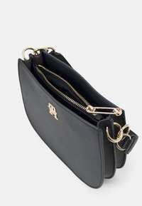 Tommy Hilfiger LIFE MED CROSSOVER - Axelremsväska - space blue