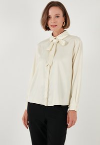 REGULAR FIT - Button-down blouse - ecru