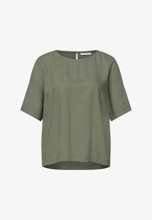 Olivengrøn bluse med korte ærmer og rund halsudskæring med knaplukning i nakken, lavet af letvægtsstof.