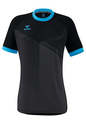 Schwarzes Sport-T-Shirt mit kurzen Ärmeln, das einen blauen Kragen und Akzente an den Ärmeln hat. Es verfügt über diagonale Streifen und ein Logo auf der Vorderseite.