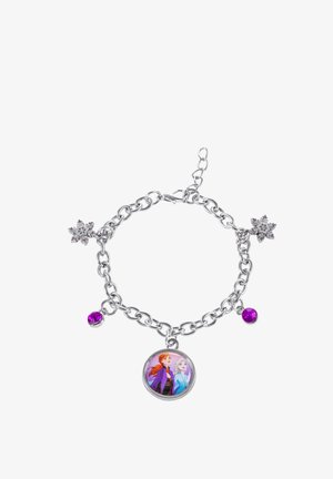 Bracciale in tono argento con un grande ciondolo che presenta un'immagine di due personaggi, gemme viola e ornamenti a forma di fiocco di neve.