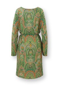 Groene jurk met een patroon, lange mouwen en een getailleerde taille, met bloemen- en paisleypatronen in oranje, bruin en blauwe accenten.
