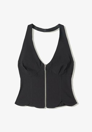 Fekete, mély V-nyakú, anyagból készült nyakpántos top, elöl cipzárral és fodros szegéllyel az alján. Nincsenek minták vagy díszítések.