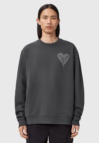 Mørkegrå sweatshirt med rund halsudskæring, lange ærmer og et hjertegrafik på brystet. Blød tekstur og afslappet pasform.