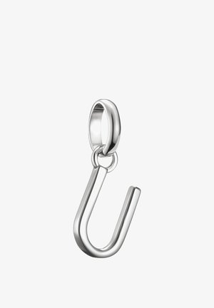 Silberner, metallischer Anhänger in Form eines Haken mit glatter, polierter Oberfläche, der an einer abgerundeten Öse hängt.