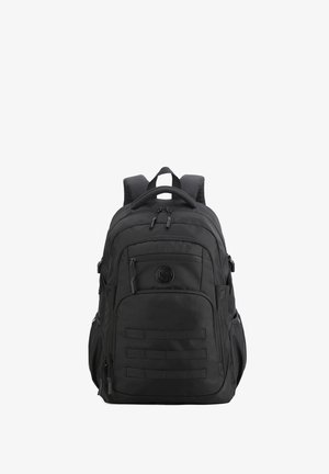 Schwarzer Rucksack mit mehreren Reißverschlussfächern, gepolsterten Schulterriemen, oberem Griff und drei horizontalen Schlaufen an der vorderen Tasche.