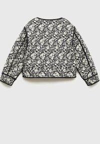 Afgekorte zwarte jas met een wit bloemenpatroon, voorzien van lange mouwen en contrasterende zwarte afwerking langs de randen en manchetten.