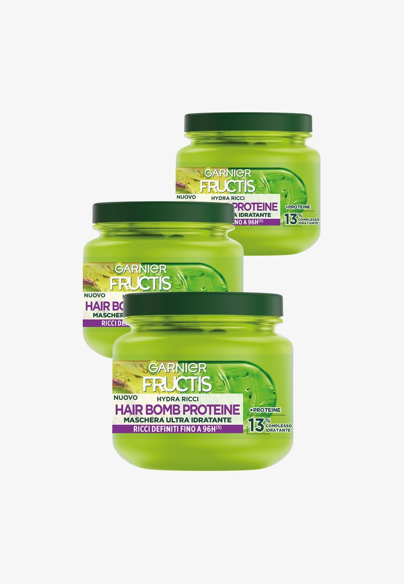 Tre barattoli verdi della maschera per capelli ultra-idratante Garnier Fructis Hydra Ricci Hair Bomb Proteine con proteine, etichettati in italiano.