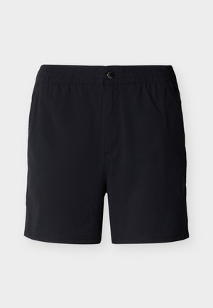 Ελαστικά σορτς για άντρες σε μαύρο χρώμα με κουμπί και φερμουάρ μπροστά, ευθεία γραμμή στα πόδια, παρουσιασμένα πάνω σε ανοιχτό γκρι φόντο.