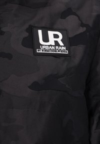 Schmuddelwedda Könnyű dzseki - grau camouflage