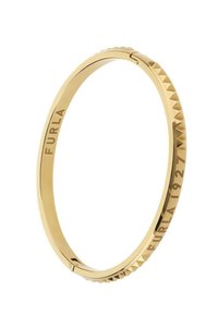 Bracciale in metallo dorato con un design angolare, dotato di accenti a forma di piramide in rilievo e inciso "FURLA 1927" sulla superficie interna liscia.