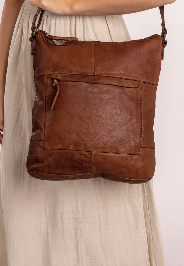 MAOLA - Umhängetasche - mittelbraun