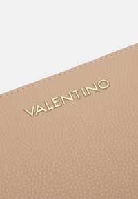 Valentino Bags BRIXTON - Pisemska torbica - beige