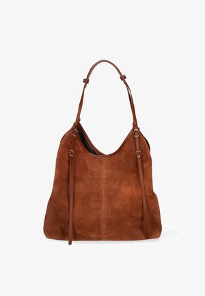 Borsa a tracolla in camoscio marrone con spalline in pelle regolabili e dettagli con fibbia color argento, forma rettangolare leggermente morbida.