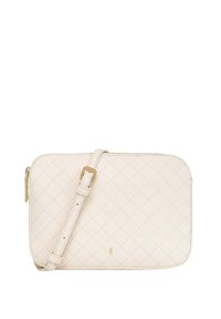 Pikowana torba na ramię w kolorze kremowym, wykonana z ekologicznej skóry, z złotym zamkiem błyskawicznym, odczepianym paskiem i prostokątnym kształtem z minimalistycznymi akcentami.