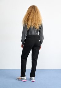 Carhartt WIP PIERCE PANT - Bukse - black