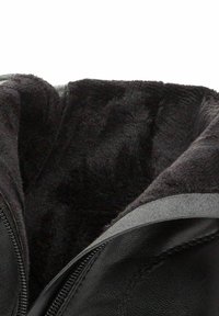 Betsy Gležnjače s platformom - black