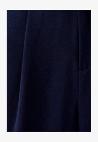 Nevybráno, navy blue