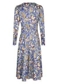 Langdurige jurk van blauwe stof, met een bloemen- en paisleypatroon in oranje, wit en groen. A-lijn silhoutte met een ronde halslijn.
