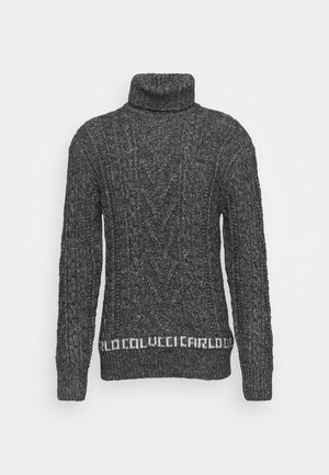 Pull en maille épaisse gris foncé avec un col roulé haut, des motifs texturés et une bande blanche contrastante à l'ourlet avec le texte "COLLECT".