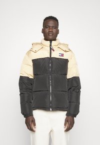 Tommy Jeans ALASKA COLORBLOCK PUFFER - Chaqueta de plumas - black