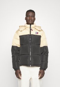 Tommy Jeans - ALASKA COLORBLOCK PUFFER - Pūkinė striukė - black Miniatiūros vaizdas 1