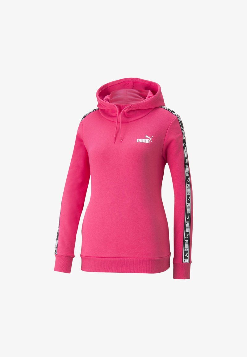 Sweat à capuche Puma rose vif avec logo blanc sur la poitrine et bande noire de marque courant le long des manches, doté d’une capuche à cordon et de poignets côtelés.