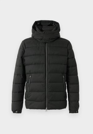 Must mustaga jakk, millel on kõrge krae ja külge kinnitatud kapuuts, esiosas on lukuga ja kahes külgtaskus, samuti lukud. Sile kangakonstruktsioon.