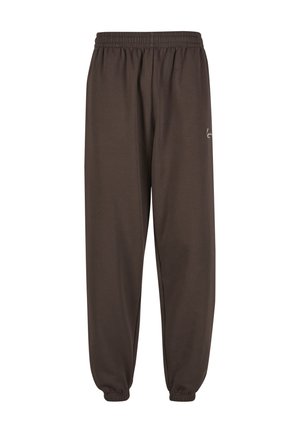 Hnedé elastické jogger nohavice s manžetami v páse a na koncoch nohavíc s malým bielym logom na hornej časti stehna.