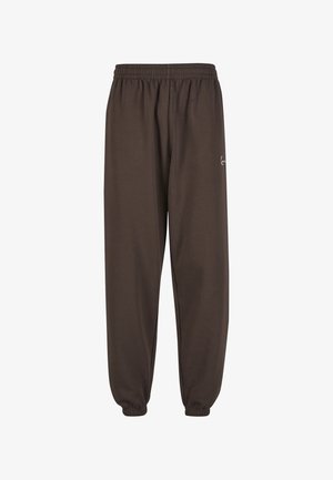 Pruunid elastse vöökohaga ja mansettidega püksid, millel on ülemisel reiel väikene valge logo.