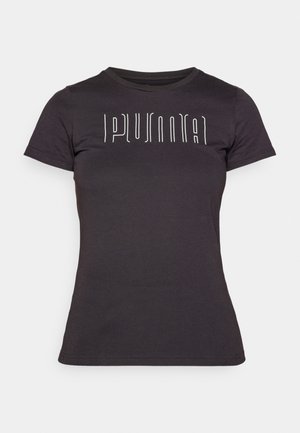 Lyhythihainen musta T-paita, joka on valmistettu puuvillasta ja jossa on valkoinen pystysuora tekstisuunnittelu etupuolella. Pyöreä pääntie, muotoiltu malli, sileä rakenne.