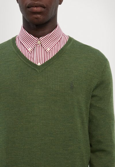 Polo Ralph Lauren SLIM FIT WASHABLE WOOL V-NECK JUMPER - Camisola - classic olive heather