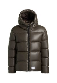 Veste matelassée marron foncé avec col montant, fermeture éclair devant et deux poches latérales, avec une petite étiquette de marque blanche en bas.