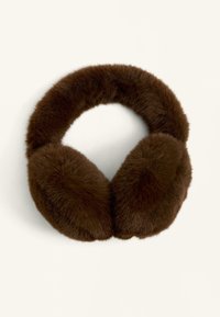 Bruine nepbont oorkappen met een pluizige, zachte textuur. Circulair ontwerp met dikke padding rond de oorbedekking voor warmte en comfort.