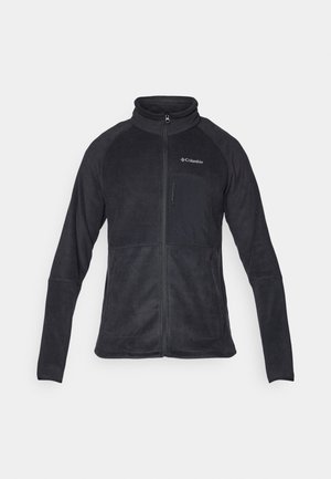 Chaqueta de forro polar, negra, con diseño de cremallera completa, cuello alto, mangas largas, cuenta con un bolsillo en el pecho con cremallera y detalles sutiles del logo.