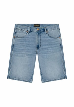 Hellblaue Jeansshorts mit geradem Schnitt, Fünf-Taschen-Stil und kupferfarbigem Knopf. Verblasste Textur und sichtbare Nahtdetails.