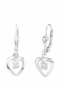 Pendientes en forma de corazón de plata con un centro calado, adornados con una piedra preciosa transparente y cierre de palanca. Superficie lisa con acabado brillante.