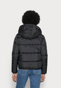 TOM TAILOR DENIM SHORT PUFFER WITH HOOD - Casaco de inverno - deep black