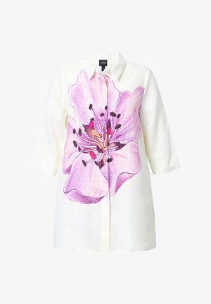Weißes Leinenhemd mit großem pinkfarbenem Blumenmuster auf der Vorderseite, im Button-Down-Stil mit Dreiviertelärmeln.