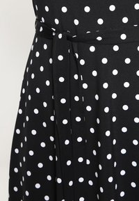 Wallis Vardagsklänning - black